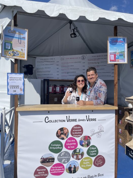 Marion et Jean-Paul LAFAGE sur le stand au Salon Nautique d'Arcachon