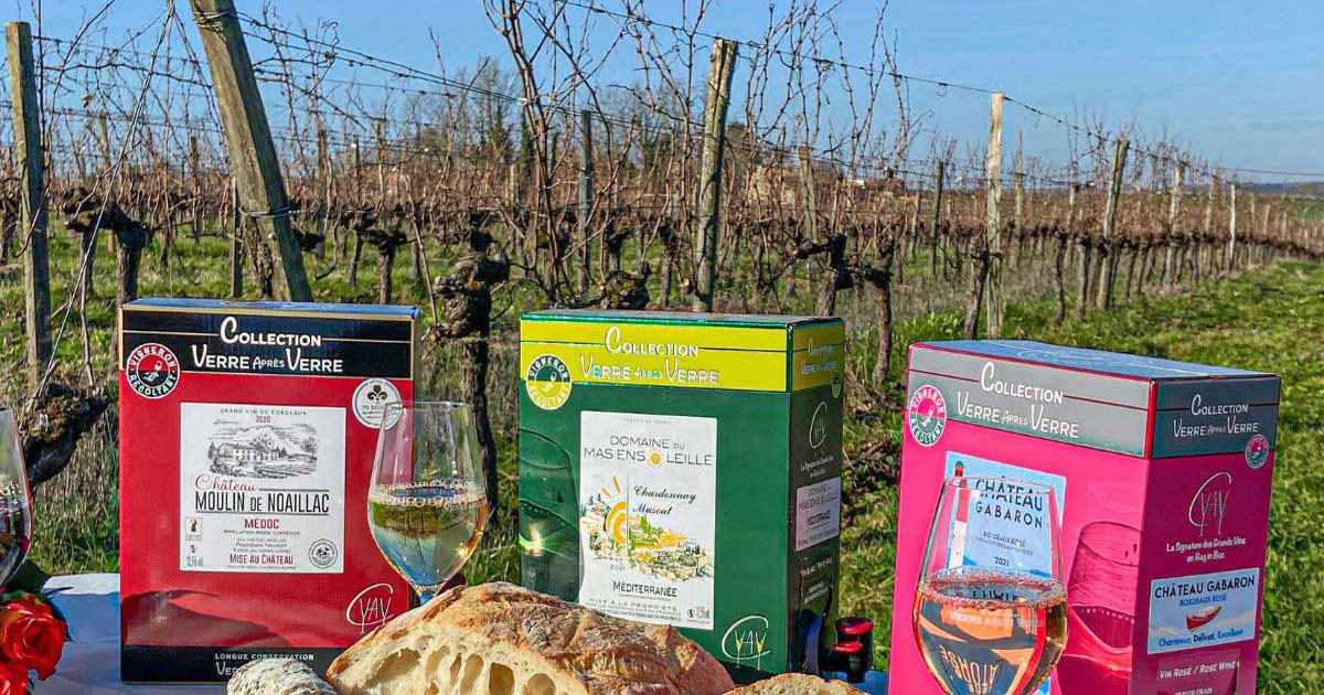 vins en bag-in-box, table de repas, saucisson, pain