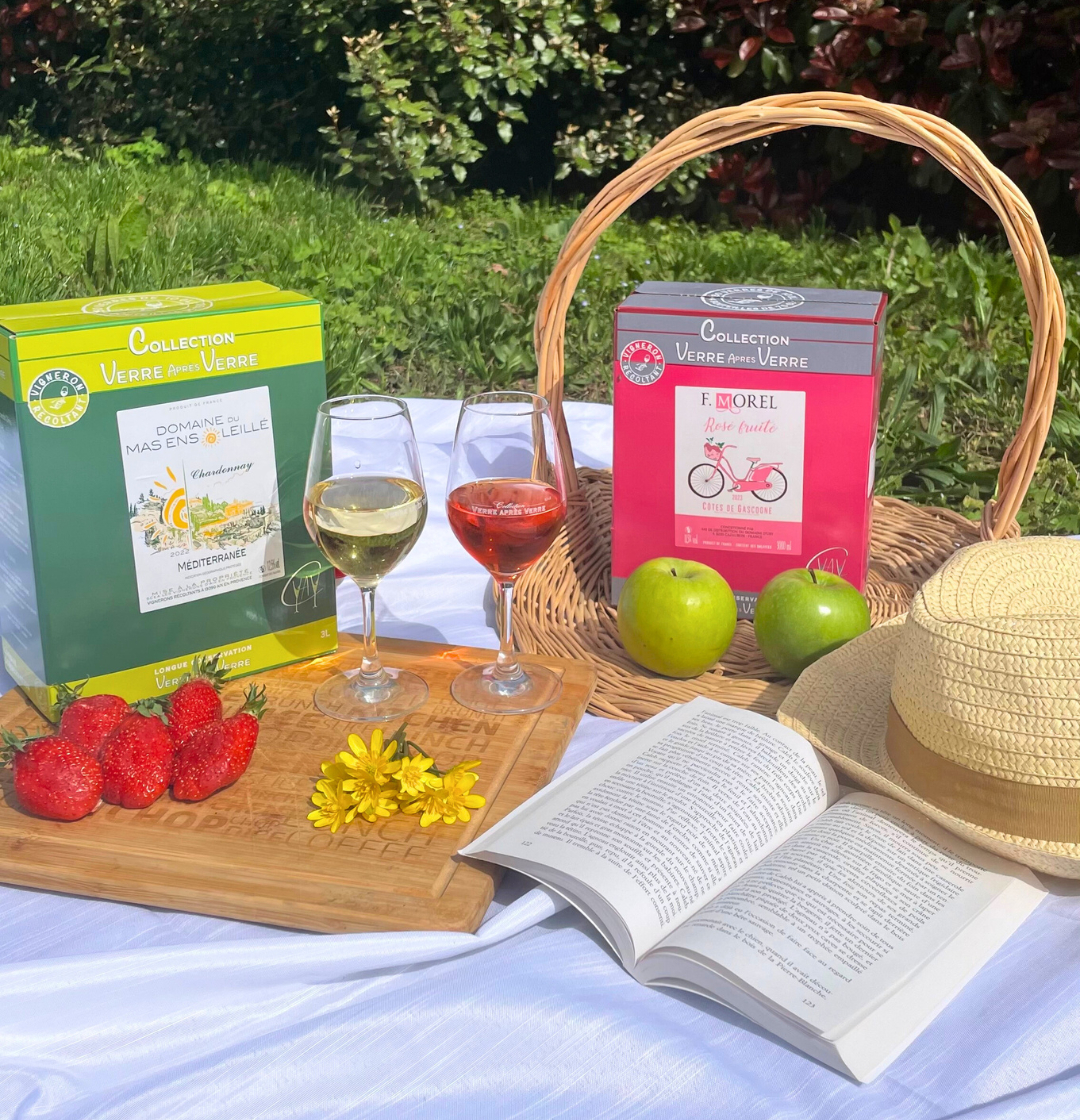 pique-nique printaniers, vins blancs et rosés en bag-in-box, fruits, fleurs